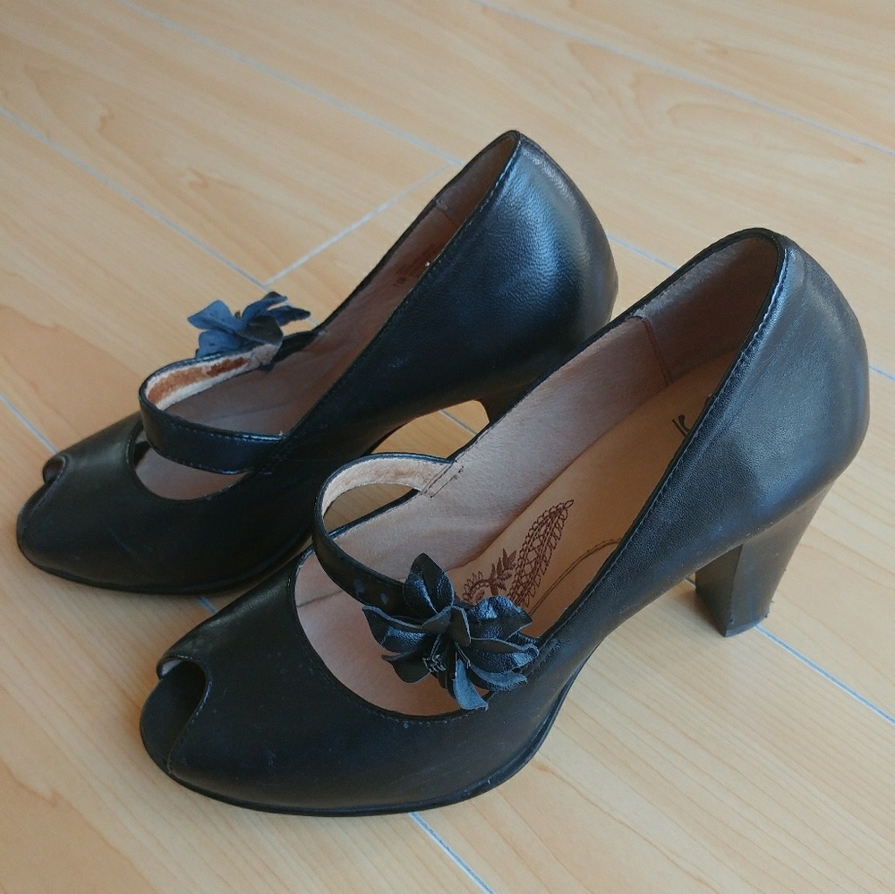 Sofft Black Mary Jane Pumps Peep Toe Size 7.5